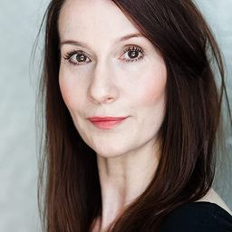 Brigitte Millar 飾演 Rebecca