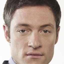 塔莫·潘尼凱 飾演 Eric