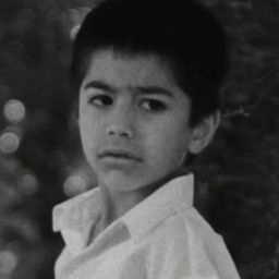 Cihat Bütün 飾演 Ali