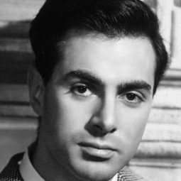 安東尼奧·西法里耶洛 - 羅馬麗人演員 飾演Mario