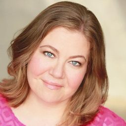 Lisa Linke 飾演 Nurse Cohen