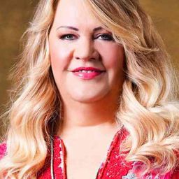 Ilka Bessin - 班級郊遊演員 飾演Sauna