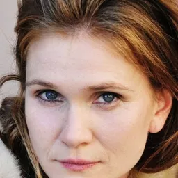 麗莎·哈格麥斯特 飾演 Mutter