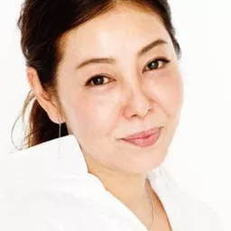 芳本美代子 飾演 Yumiko Nakamura