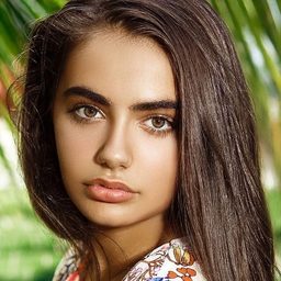 Tyler Aser 飾演 Neighbor