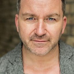 卡麥隆·傑克 飾演 Frank McClay