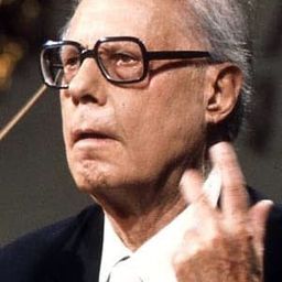 Karl Böhm 飾演 Self - Conductor