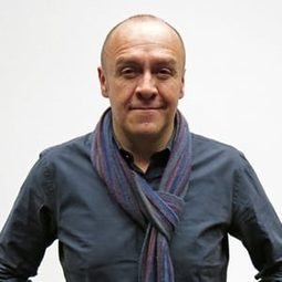 Martín Hernández 飾演 Self