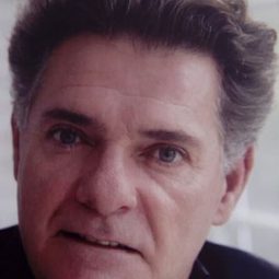 艾瓦羅·羅伊格 飾演 