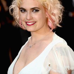 Julie Brémond 飾演 Macha