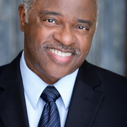 Jesse D. Goins 飾演 Cliff