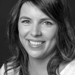 Annelies Boel - 游過青春海演員 飾演stripper Eva