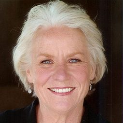 Barbara Tarbuck - 領帶之謎演員 飾演Jean Bennett