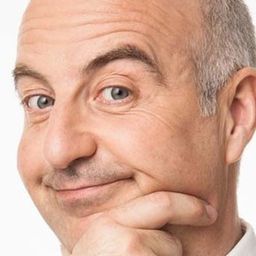 Patrice Thibaud 飾演 Bertrand