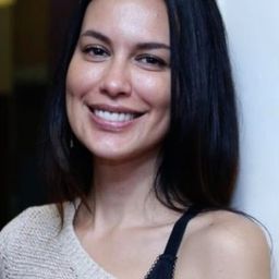 索菲亞·拉圖巴 飾演 Laksmi