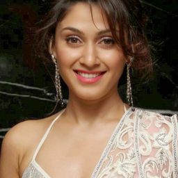 Manjari Phadnis 飾演 Meghna