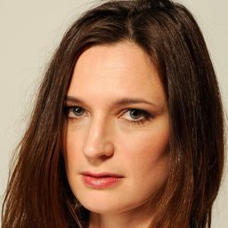 Lisa Östberg - Chess演員 飾演Sekreterare