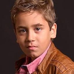 Matías Raygada 飾演 Julio