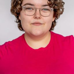 Grace Reiter - 脫單舞會演員 飾演Bartender At Warehouse