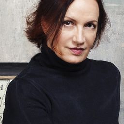 Maddalena Crippa 飾演 Funzionaria