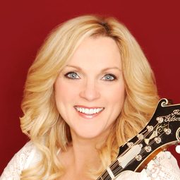 Rhonda Vincent 飾演 Self - Musician