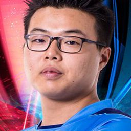 巴達·歐·丹尼斯 飾演 Jing 'JJ' Jeong