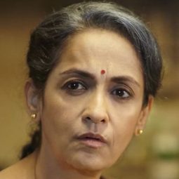Swaroop Sampat - 白老虎演員 飾演The Great Socialist