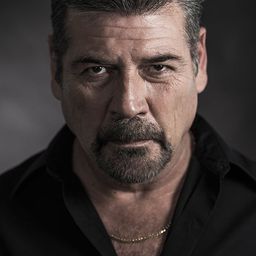 吉耶莫·琴塔尼亞 - 邊境奇襲演員 飾演Coronel Marcelo Díaz