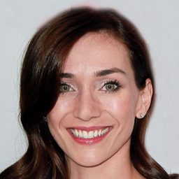 Jocelyn DeBoer 飾演 Jill