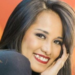 Chika Waode - Bolehkah Sekali Saja Kumenangis演員 飾演Mrs. Badai