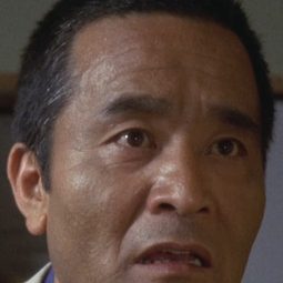 高橋明 飾演 Hisazo