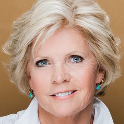 Meredith Baxter 飾演 Leah Garr