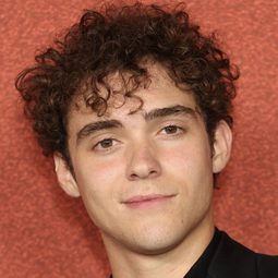 Joshua Bassett 飾演 Nick Daley (voice)