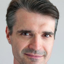 Matthew Floyd Miller 飾演 Assassin
