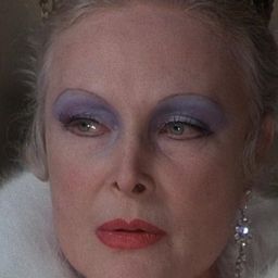 Caterina Boratto 飾演 Mysterious Lady