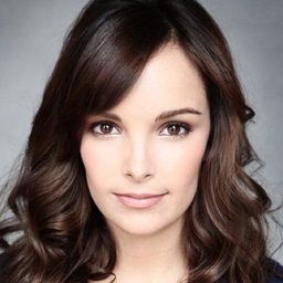 喬迪・巴爾弗爾 飾演 Alice