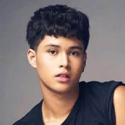 凱爾艾查里 - 第 18 朵玫瑰演員 飾演