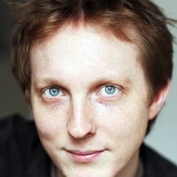 Dimitri Michelsen - 阿茲納沃爾先生演員 飾演Charles Trenet