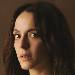 莫妮雅·修克黎 - 兄妹情誼導演