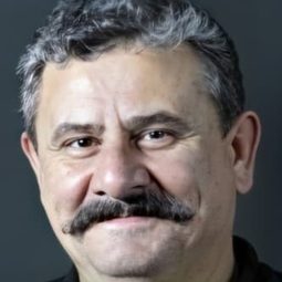 Necat Bayar - Butterflies演員 飾演Man in tavern #1