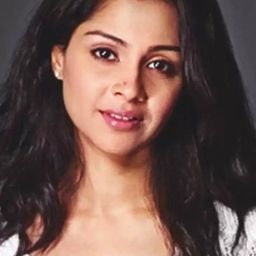 瑪娜希·薩爾瓦 飾演 Vini