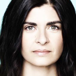 索蕾達·維拉米爾 飾演 Lola San Román