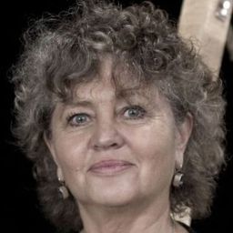 Diana Lupescu 飾演 