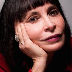 Laura Mitchell 飾演 Inmate