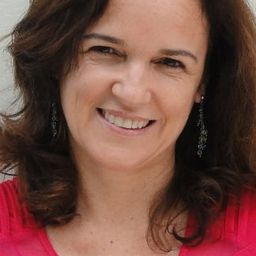 Sandra Corveloni 飾演 Amélie