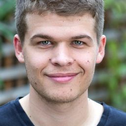 Mik Byskov 飾演 Simon