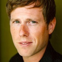 吉姆·安南 飾演 Pastor