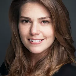 艾瑟莉·安薇爾 飾演 Melisa