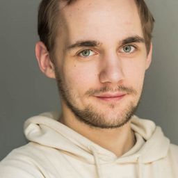 米哈烏·帕立克 飾演 Priest Tomek