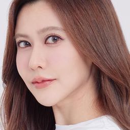 Kanteera Wadcharathadsanakul 飾演 Self